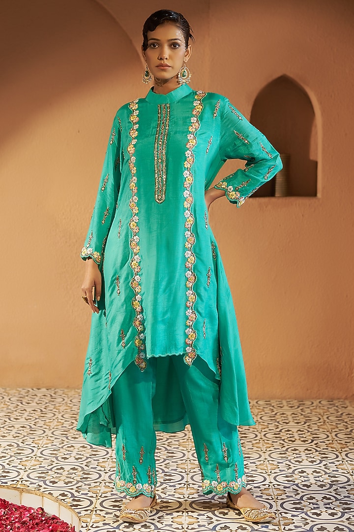 Turquoise Silk Resham Embroidered High-Low Kurta Set by Sonia Khatri at Pernia's Pop Up Shop