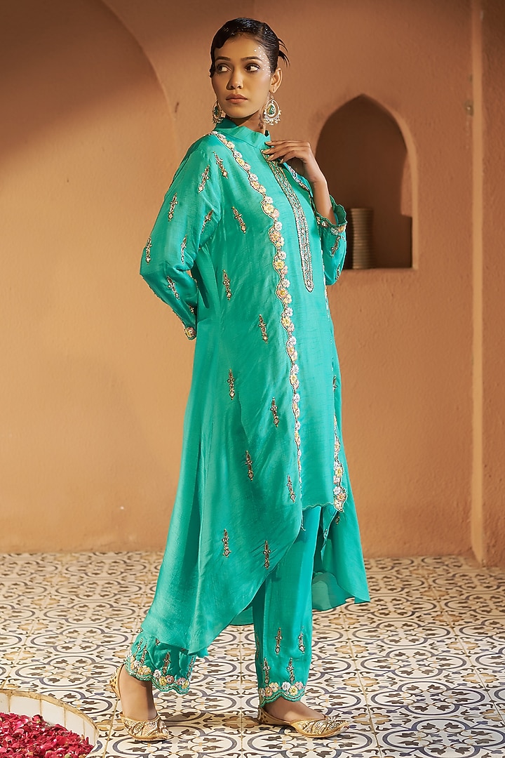 Turquoise Silk Resham Embroidered High-Low Kurta Set by Sonia Khatri at Pernia's Pop Up Shop