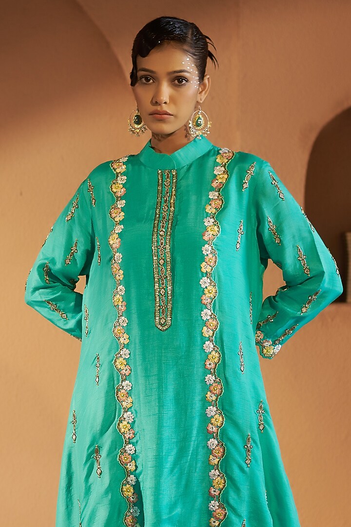 Turquoise Silk Resham Embroidered High-Low Kurta Set by Sonia Khatri at Pernia's Pop Up Shop