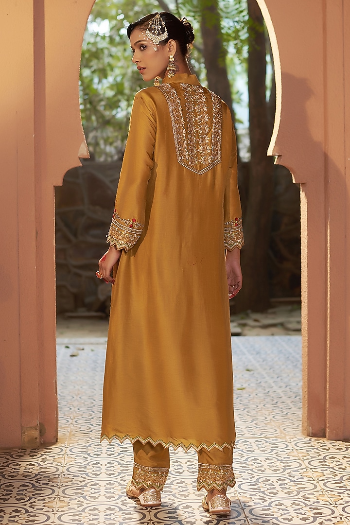 Gold Silk Resham Embroidered High-Low Kurta Set by Sonia Khatri at Pernia's Pop Up Shop