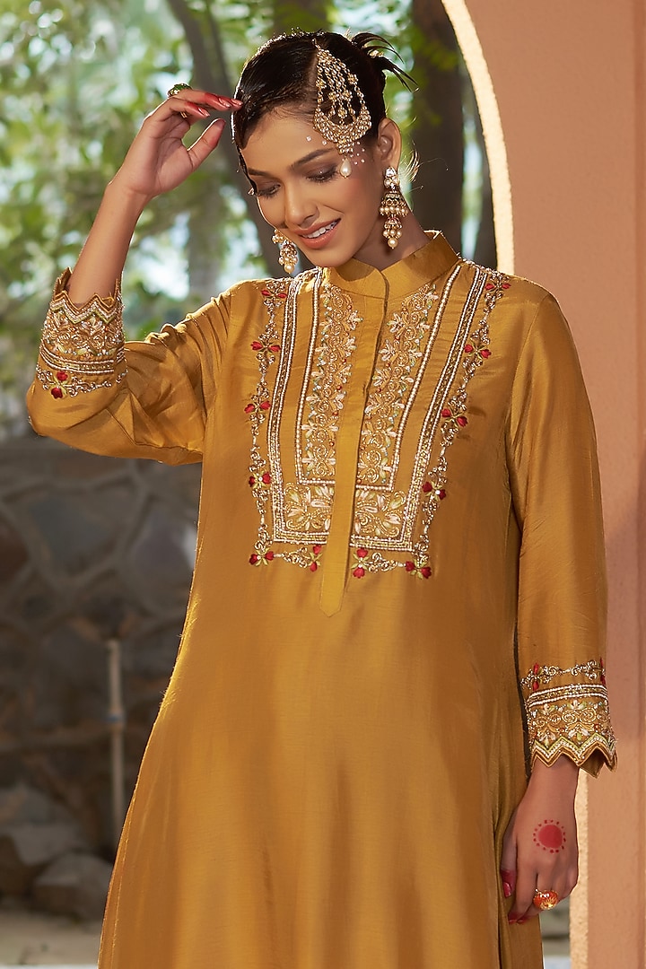 Gold Silk Resham Embroidered High-Low Kurta Set by Sonia Khatri at Pernia's Pop Up Shop