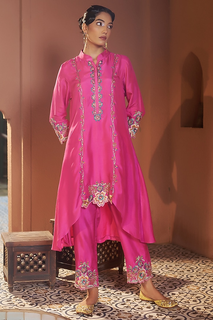 Pink Silk Resham Embroidered High-Low Kurta Set by Sonia Khatri at Pernia's Pop Up Shop
