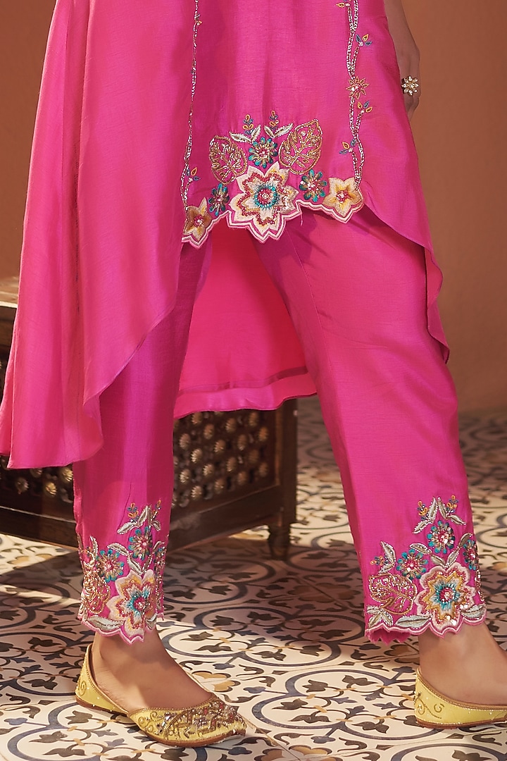 Pink Silk Resham Embroidered High-Low Kurta Set by Sonia Khatri at Pernia's Pop Up Shop