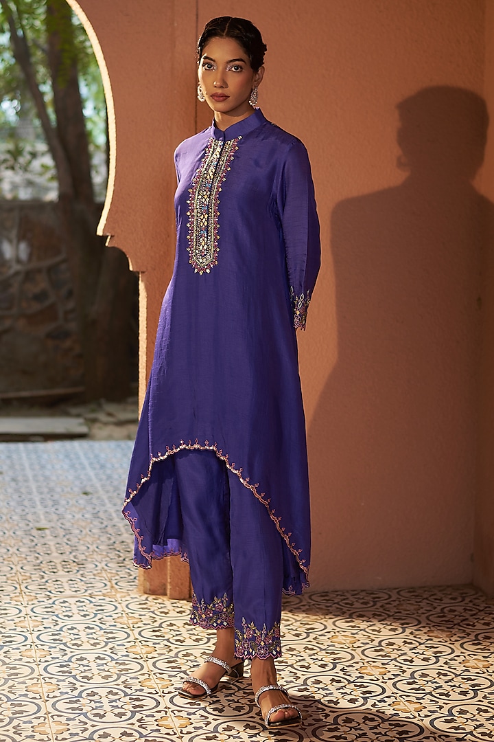 Blue Silk Resham Embroidered High-Low Kurta Set by Sonia Khatri at Pernia's Pop Up Shop