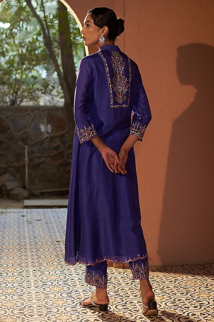 Blue Silk Resham Embroidered High-Low Kurta Set by Sonia Khatri at Pernia's Pop Up Shop