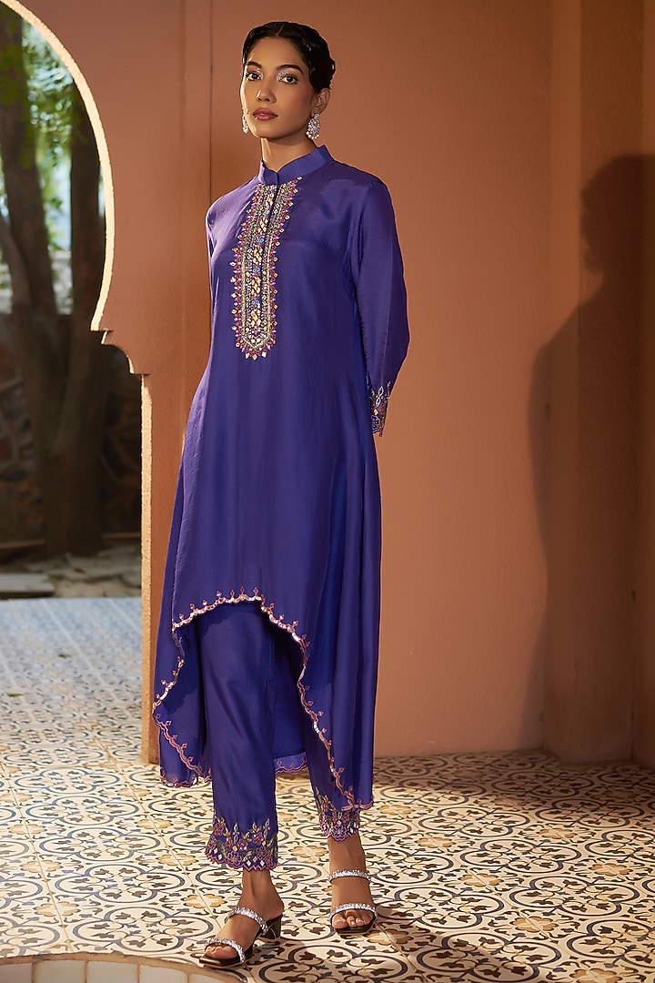 Blue Silk Resham Embroidered High-Low Kurta Set by Sonia Khatri at Pernia's Pop Up Shop