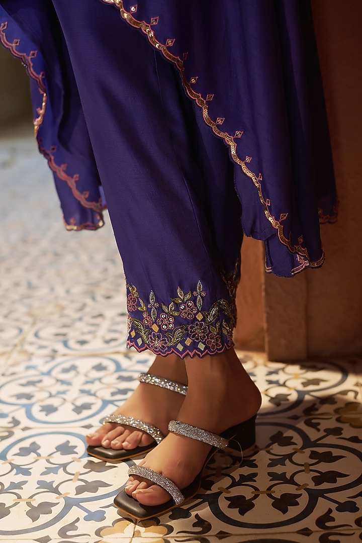 Blue Silk Resham Embroidered High-Low Kurta Set by Sonia Khatri at Pernia's Pop Up Shop
