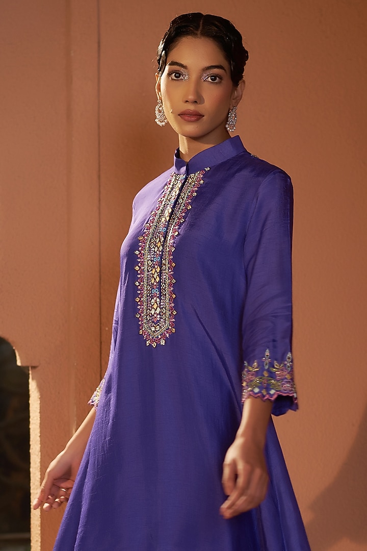 Blue Silk Resham Embroidered High-Low Kurta Set by Sonia Khatri at Pernia's Pop Up Shop