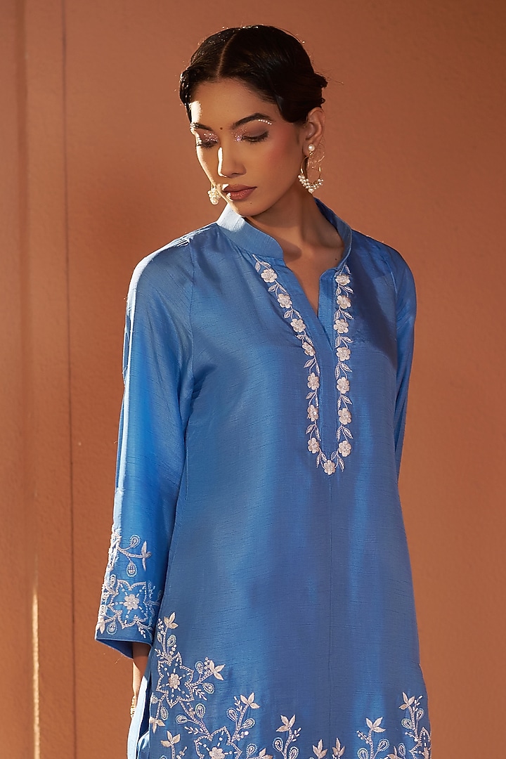 Blue Silk Floral Embroidered Kurta Set by Sonia Khatri at Pernia's Pop Up Shop