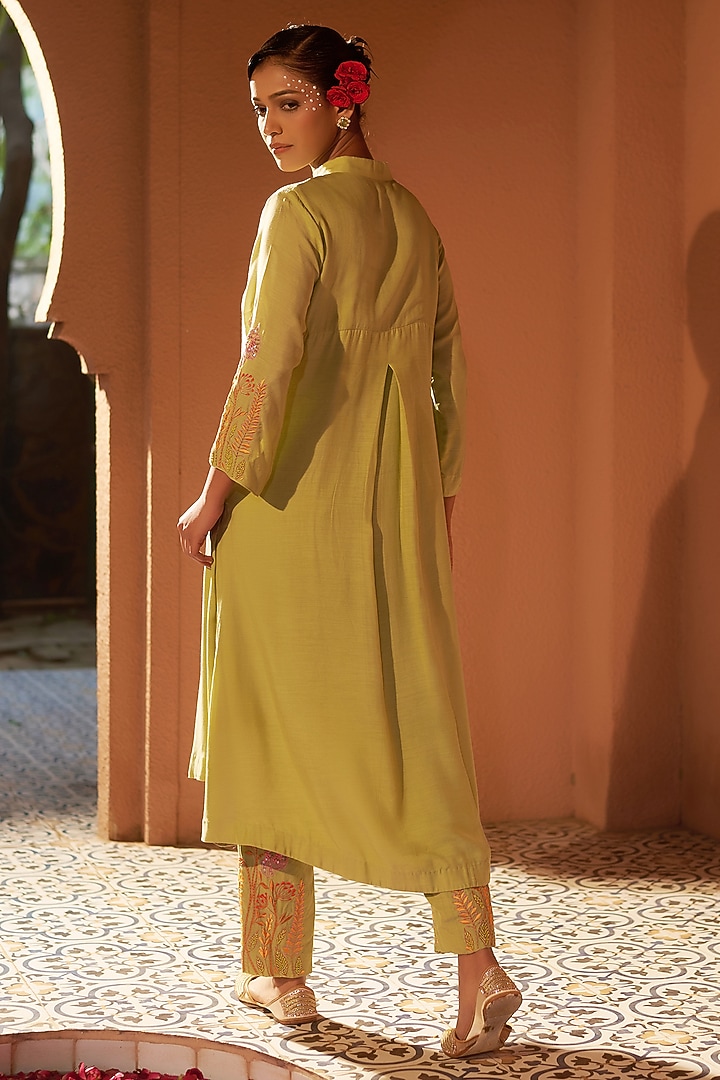 Olive Green Mulmul Resham Embroidered Kurta Set by Sonia Khatri at Pernia's Pop Up Shop