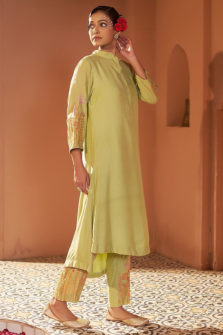Olive Green Mulmul Resham Embroidered Kurta Set by Sonia Khatri at Pernia's Pop Up Shop