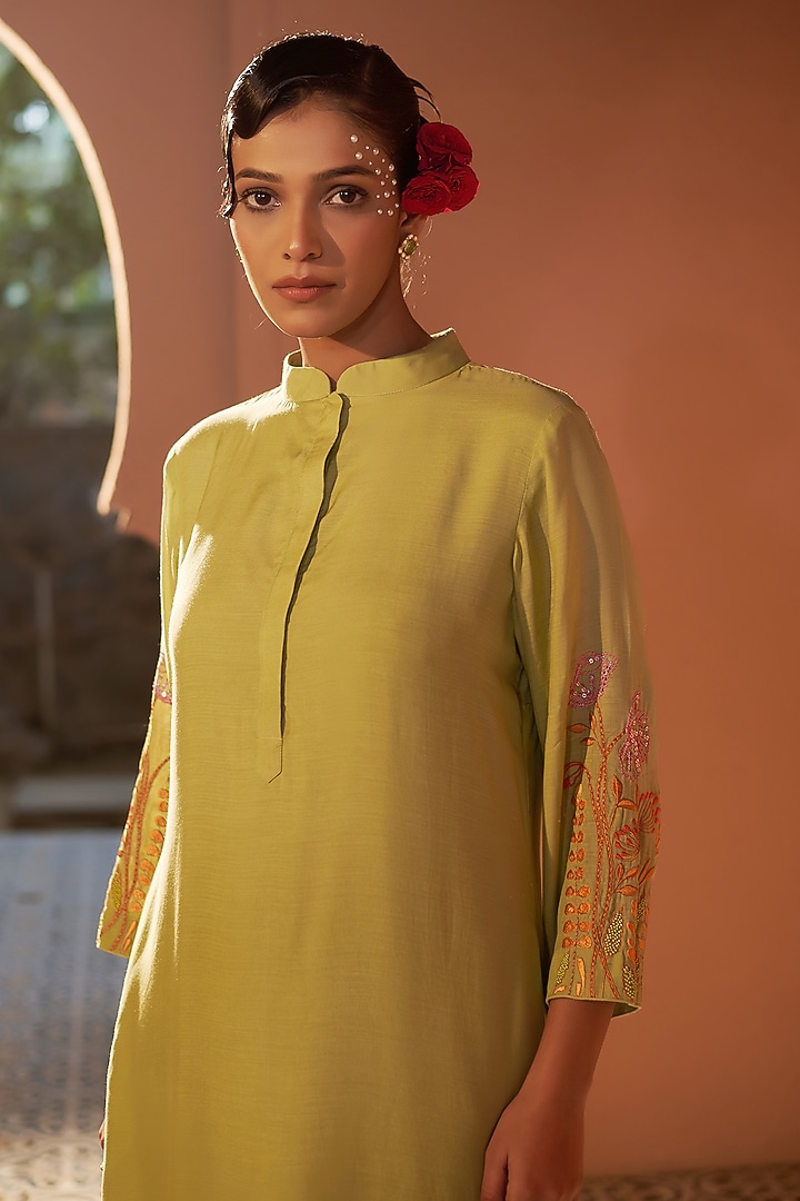 Olive Green Mulmul Resham Embroidered Kurta Set by Sonia Khatri at Pernia's Pop Up Shop