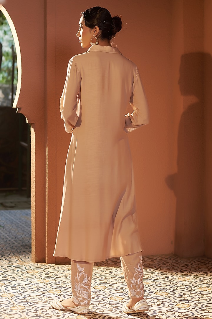 Beige Mulmul Resham Embroidered High-Low Kurta Set by Sonia Khatri at Pernia's Pop Up Shop