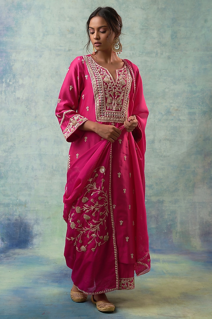 Pink Summer Silk Resham Hand Embroidered Kurta Set by Sonia Khatri at Pernia's Pop Up Shop