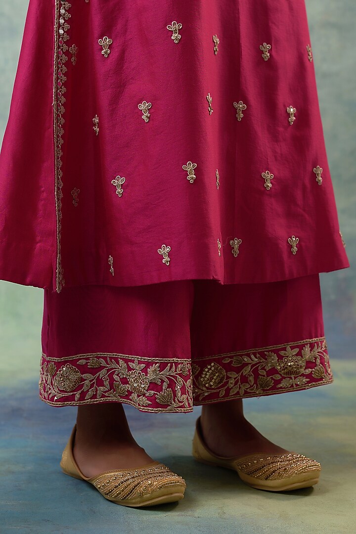 Pink Summer Silk Resham Hand Embroidered Kurta Set by Sonia Khatri at Pernia's Pop Up Shop
