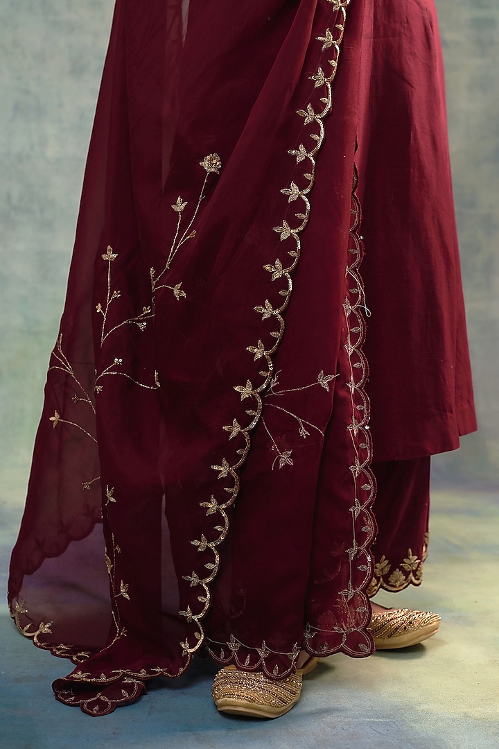 Maroon Summer Silk Zari Hand Embroidered Kurta Set by Sonia Khatri at Pernia's Pop Up Shop