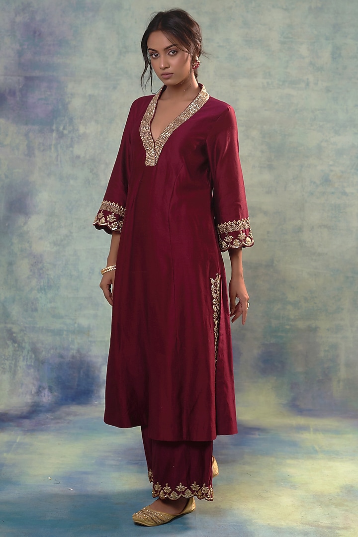 Maroon Summer Silk Zari Hand Embroidered Kurta Set by Sonia Khatri at Pernia's Pop Up Shop