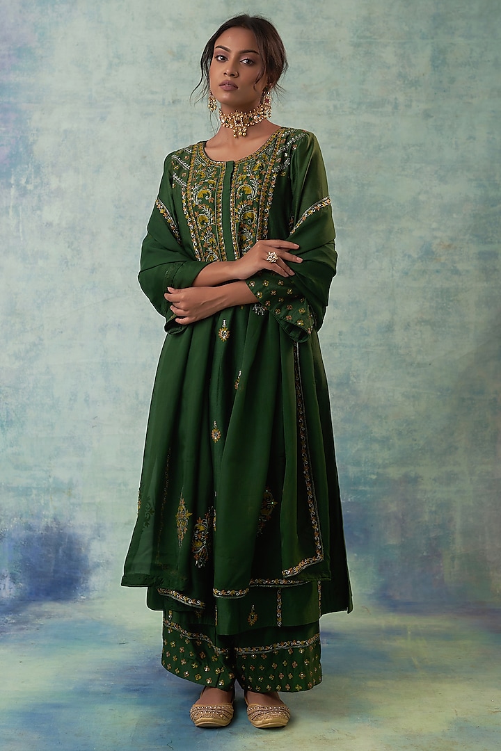 Green Summer Silk Cutdana Hand Embroidered Kurta Set by Sonia Khatri at Pernia's Pop Up Shop