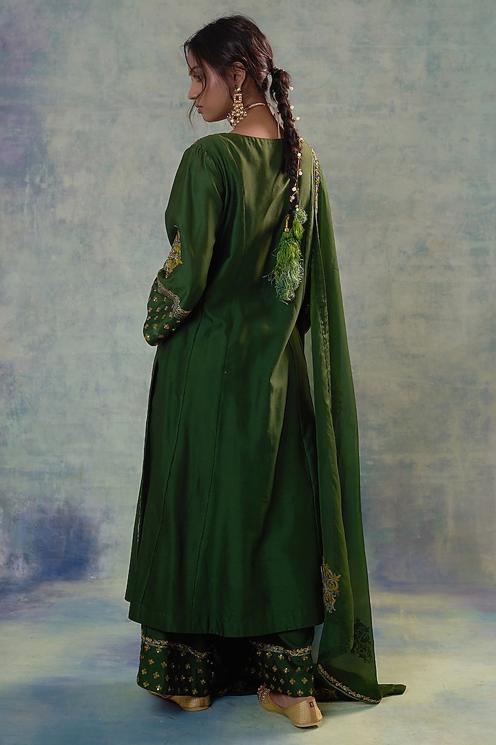 Green Summer Silk Cutdana Hand Embroidered Kurta Set by Sonia Khatri at Pernia's Pop Up Shop