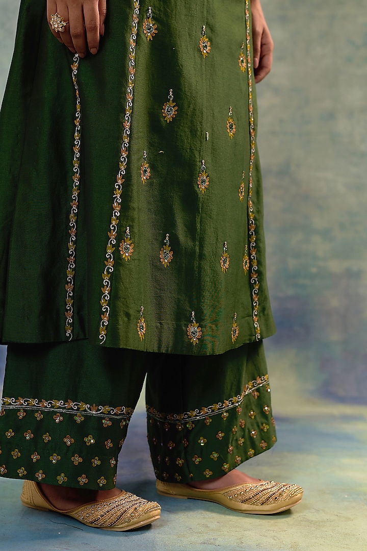 Green Summer Silk Cutdana Hand Embroidered Kurta Set by Sonia Khatri at Pernia's Pop Up Shop