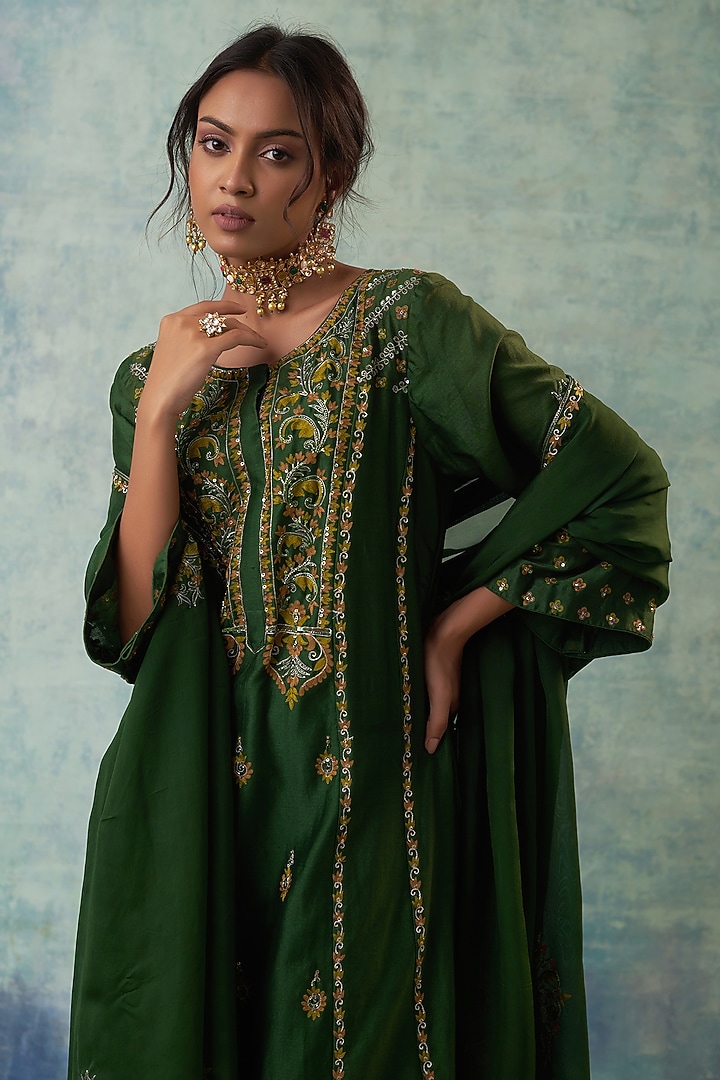 Green Summer Silk Cutdana Hand Embroidered Kurta Set by Sonia Khatri at Pernia's Pop Up Shop