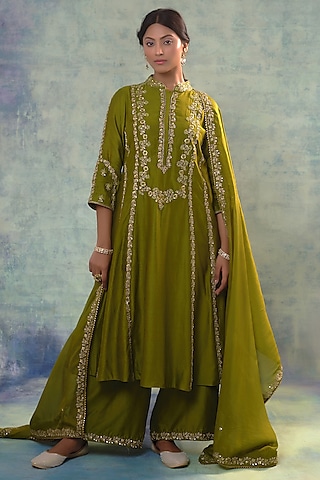Green Summer Silk Zari Hand Embroidered Kurta Set by Sonia Khatri
