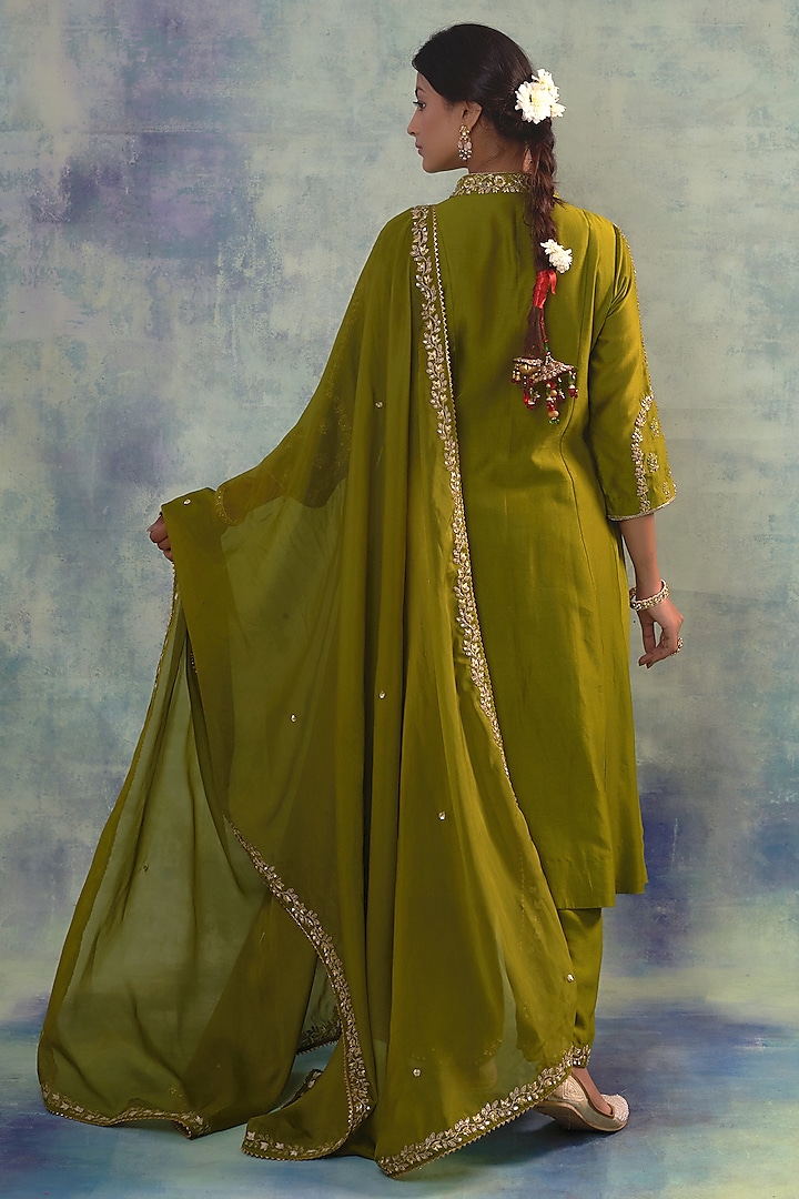 Green Summer Silk Zari Hand Embroidered Kurta Set by Sonia Khatri at Pernia's Pop Up Shop