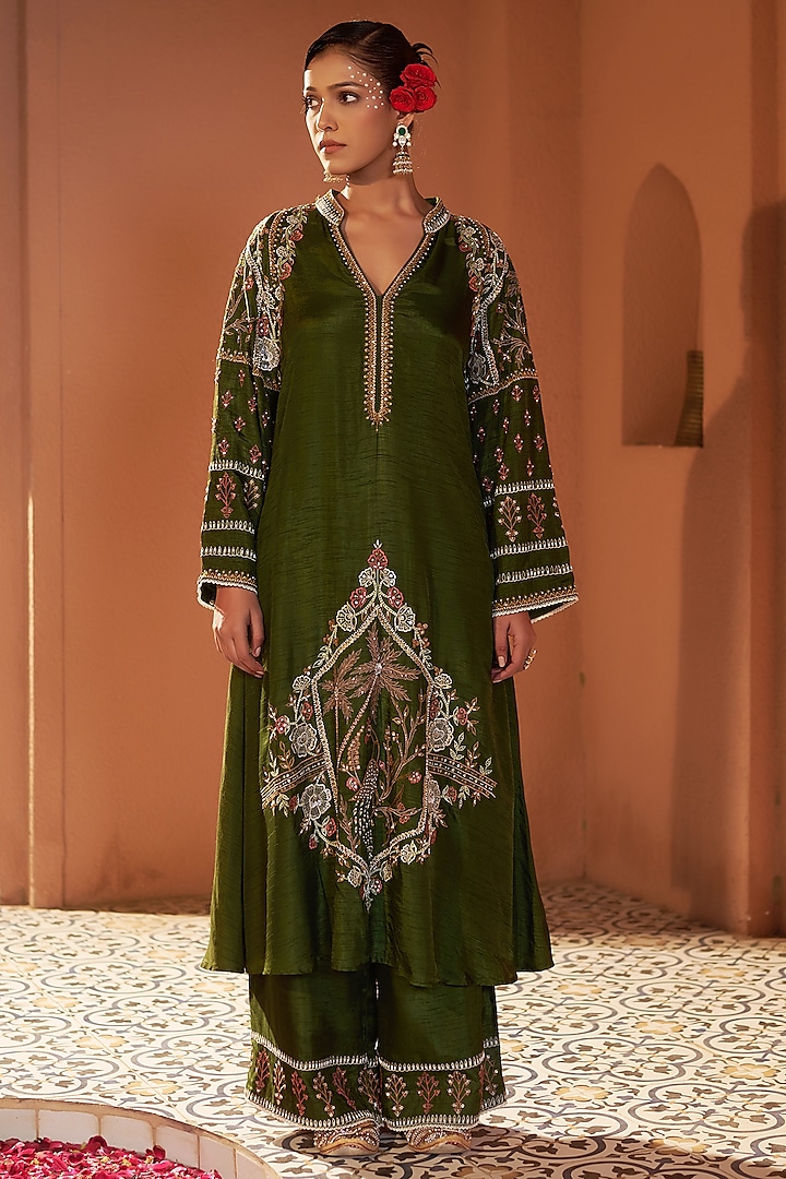 Green Silk Dori Hand Embroidered Kurta Set by Sonia Khatri at Pernia's Pop Up Shop