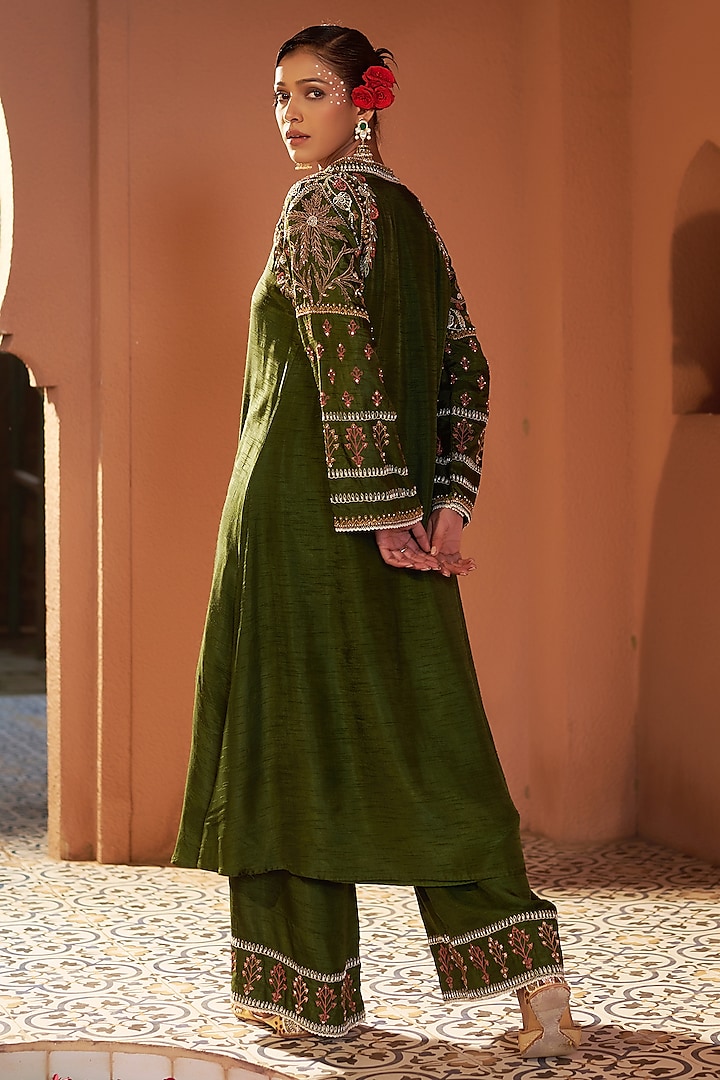 Green Silk Dori Hand Embroidered Kurta Set by Sonia Khatri at Pernia's Pop Up Shop