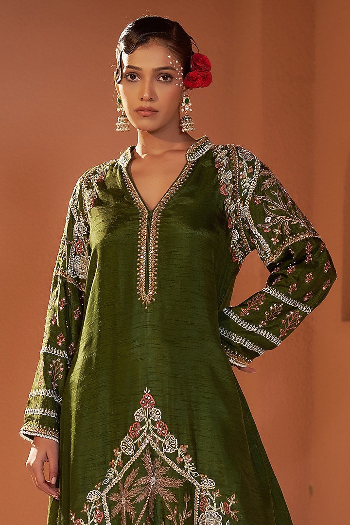 Green Silk Dori Hand Embroidered Kurta Set by Sonia Khatri at Pernia's Pop Up Shop