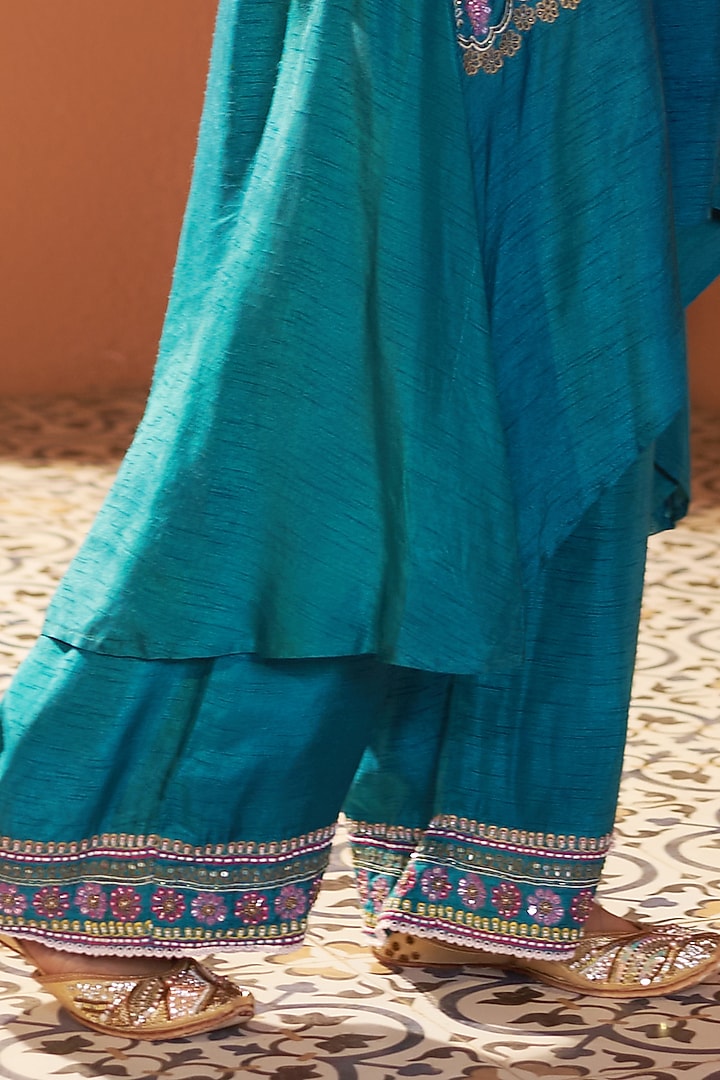 Teal Blue Silk Dori Hand Embroidered Kurta Set by Sonia Khatri at Pernia's Pop Up Shop