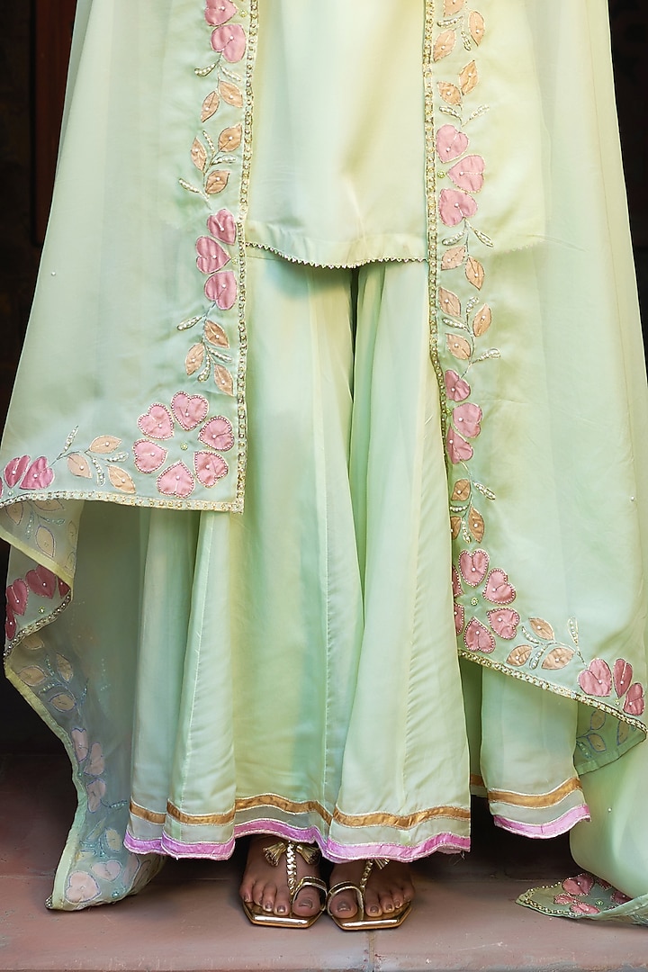 Green Organza Hand & Machine Embroidered Kurta Set by Sonia Khatri at Pernia's Pop Up Shop