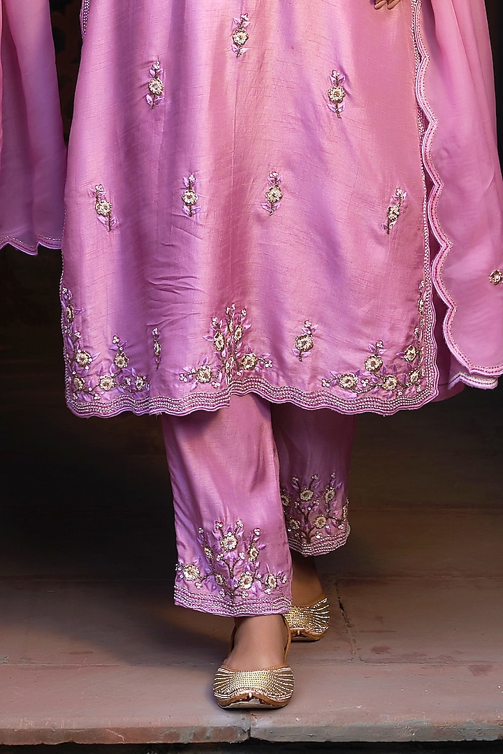 Pink Silk Resham & Zari Embroidered Kurta Set by Sonia Khatri at Pernia's Pop Up Shop