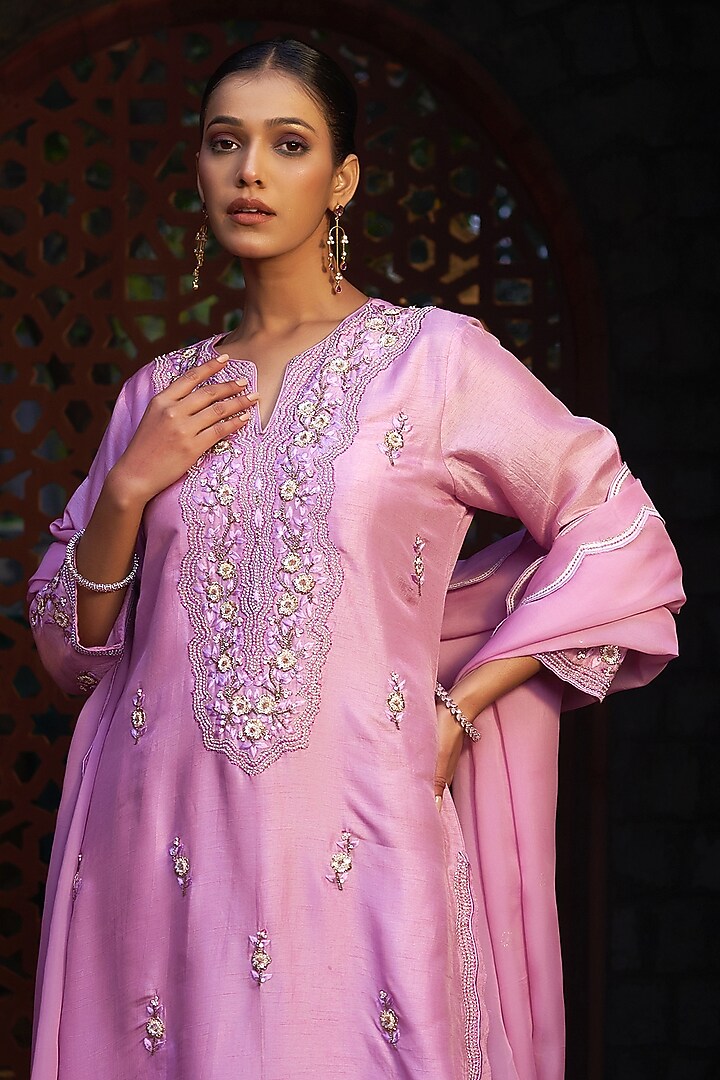 Pink Silk Resham & Zari Embroidered Kurta Set by Sonia Khatri at Pernia's Pop Up Shop