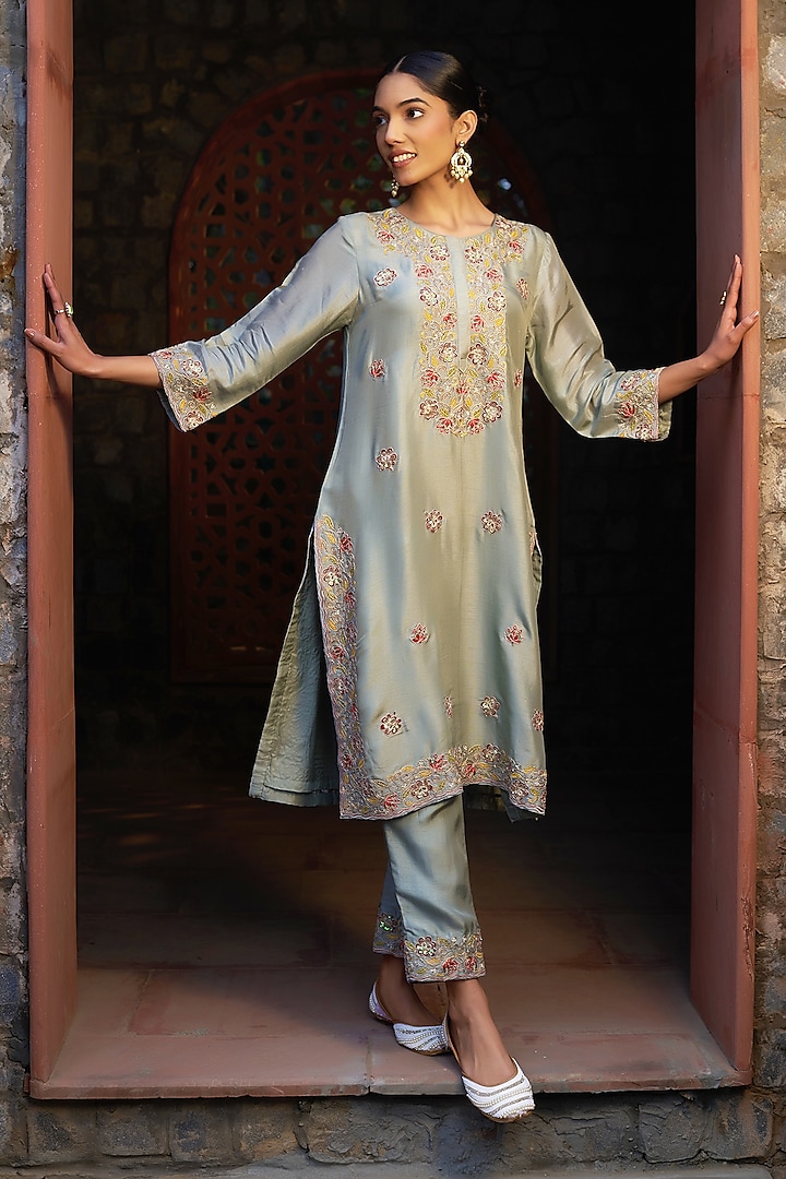 Grey Silk Resham & Zari Embroidered Kurta Set by Sonia Khatri