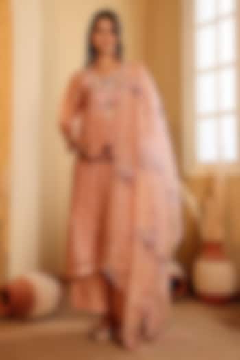 Pink Organza Hand Embroidered Kurta Set by Sonali Methi at Pernia's Pop Up Shop