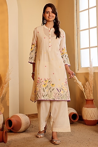 White Mul Chanderi Thread Work Kurta Set by Sonali Methi