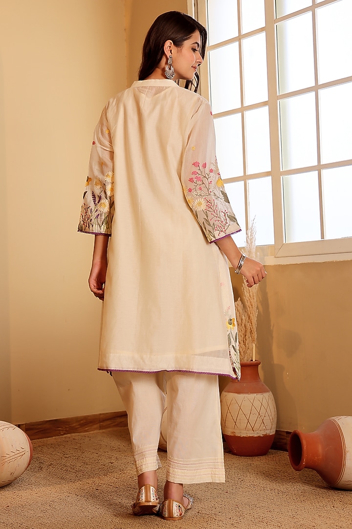 White Mul Chanderi Thread Work Kurta Set by Sonali Methi at Pernia's Pop Up Shop