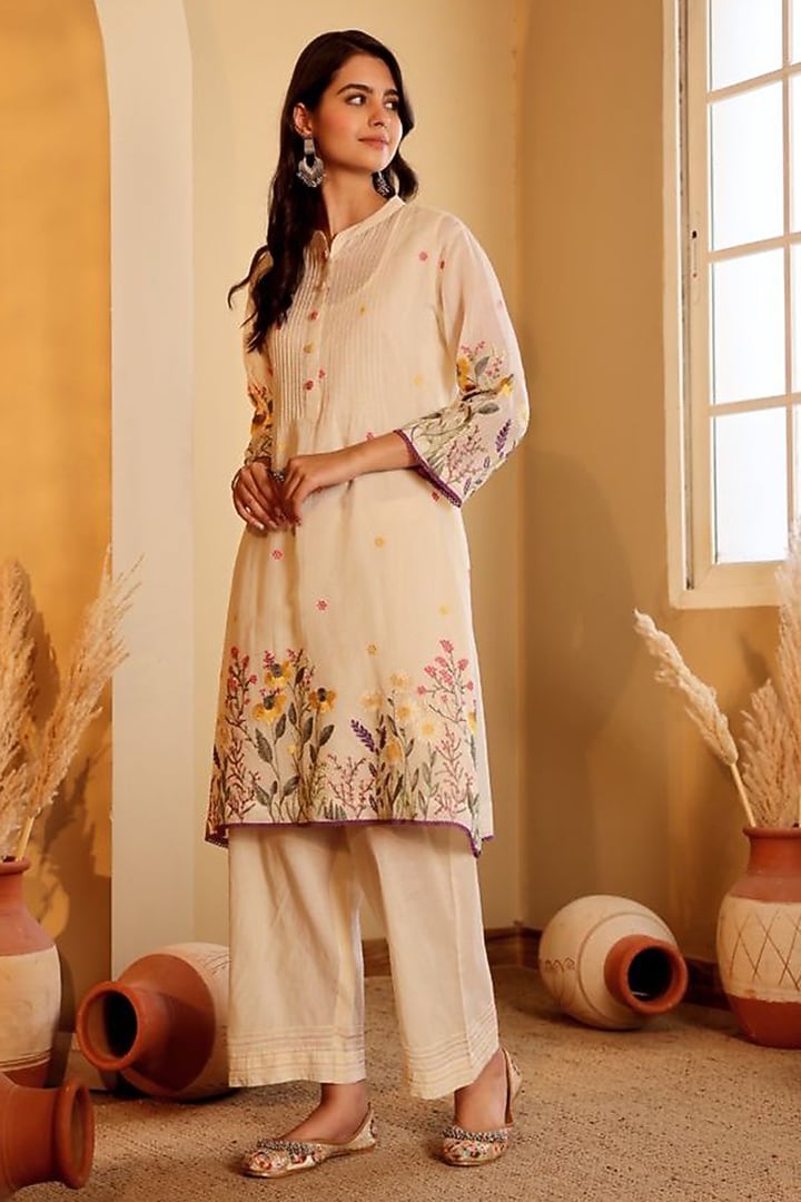 White Mul Chanderi Thread Work Kurta Set by Sonali Methi at Pernia's Pop Up Shop