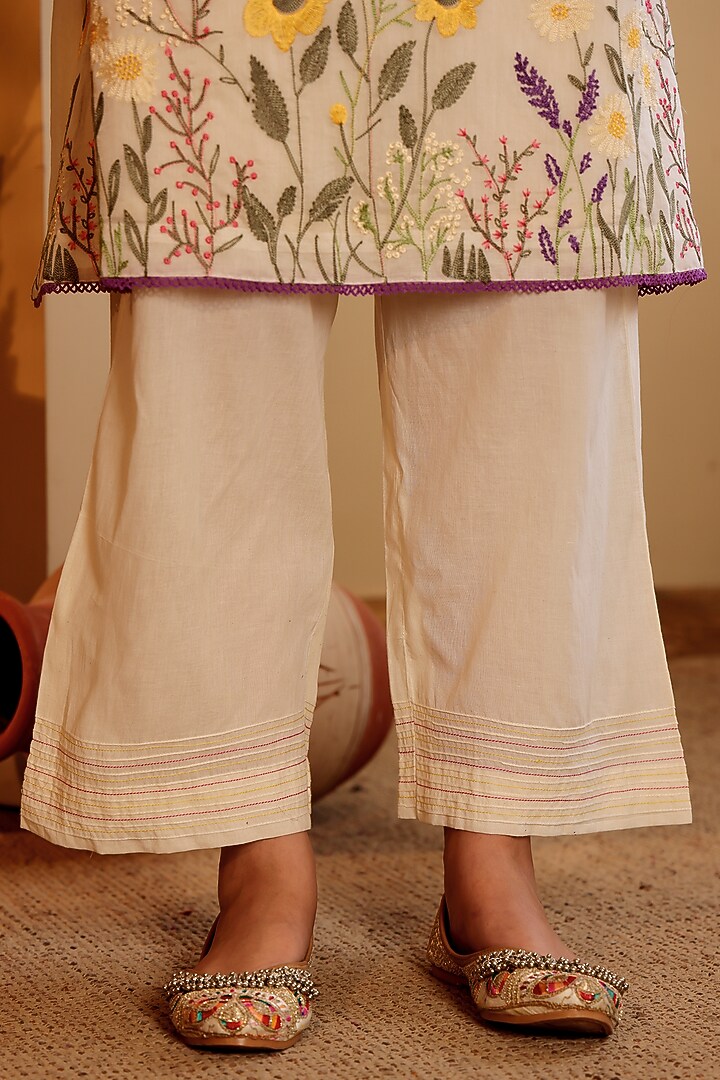White Mul Chanderi Thread Work Kurta Set by Sonali Methi at Pernia's Pop Up Shop