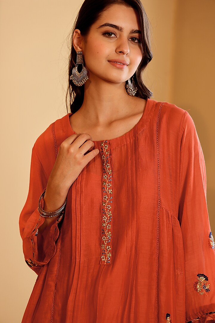 Cherry Red Mul Chanderi Kurta Set by Sonali Methi at Pernia's Pop Up Shop