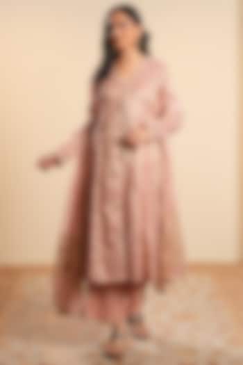 Blush Pink Tissue Hand Embroidered Kurta Set by Sonali Methi at Pernia's Pop Up Shop