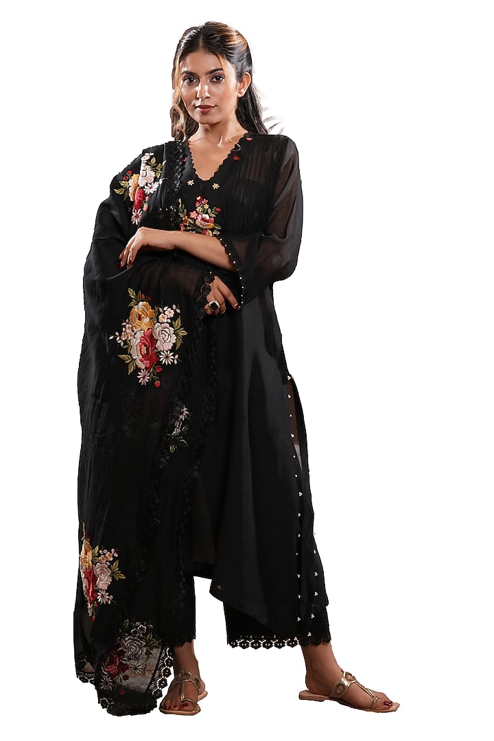 Black Mul Chanderi Hand Embroidered Kurta Set by Sonali Methi at Pernia's Pop Up Shop