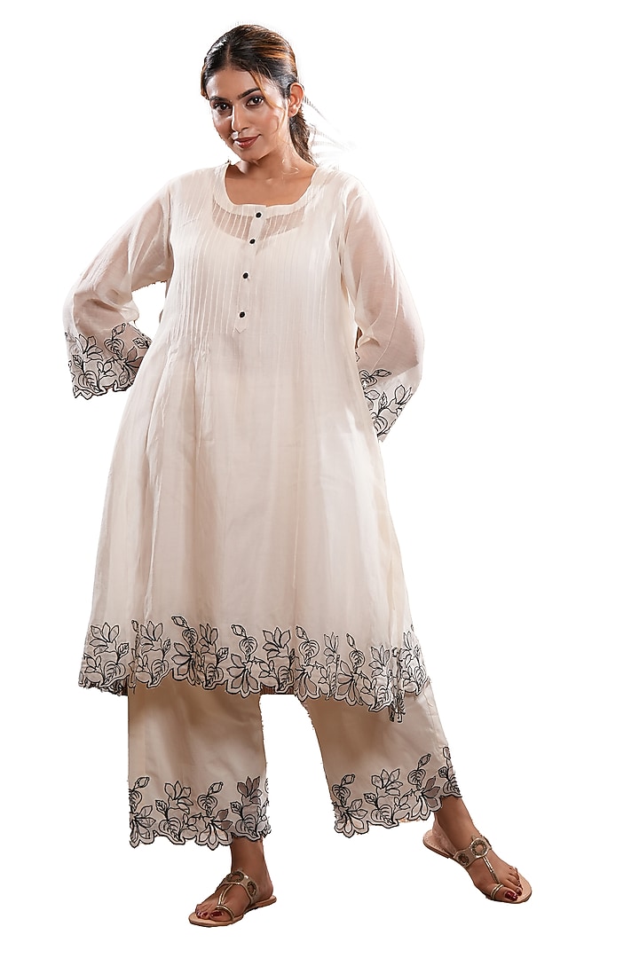 Off-White Mul Chanderi Cutwork Embroidered Co-Ord Set by Sonali Methi at Pernia's Pop Up Shop