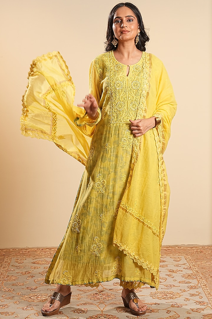 Yellow Mul Chanderi Hand Embroidered Kurta Set by Sonali Methi at Pernia's Pop Up Shop