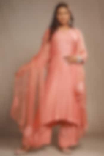 Peach Organza Hand Embroidered Kurta Set by Sonali Methi at Pernia's Pop Up Shop