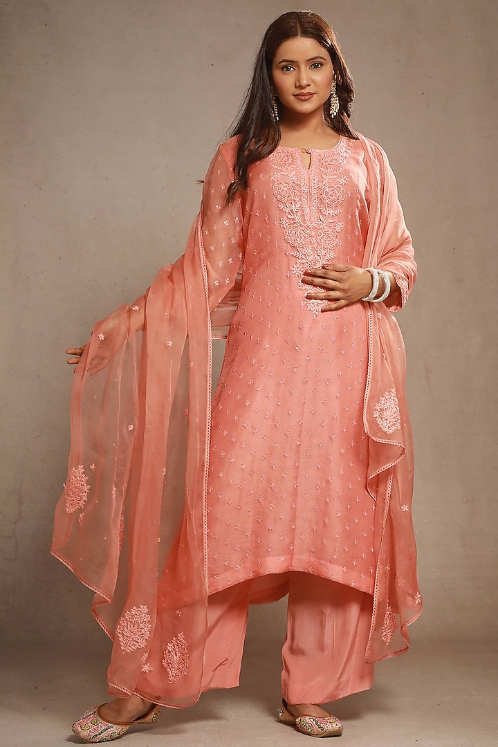 Peach Organza Hand Embroidered Kurta Set by Sonali Methi at Pernia's Pop Up Shop
