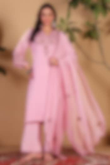 Pink Organza Hand Embroidered Kurta Set by Sonali Methi at Pernia's Pop Up Shop