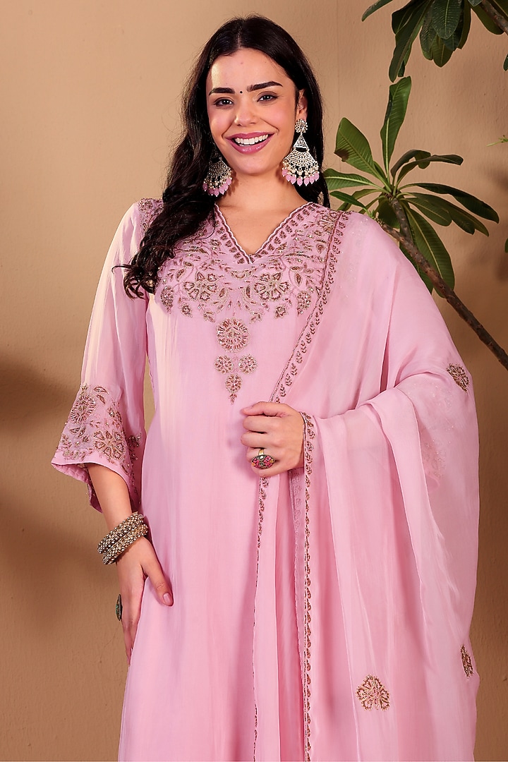 Pink Organza Hand Embroidered Kurta Set by Sonali Methi at Pernia's Pop Up Shop