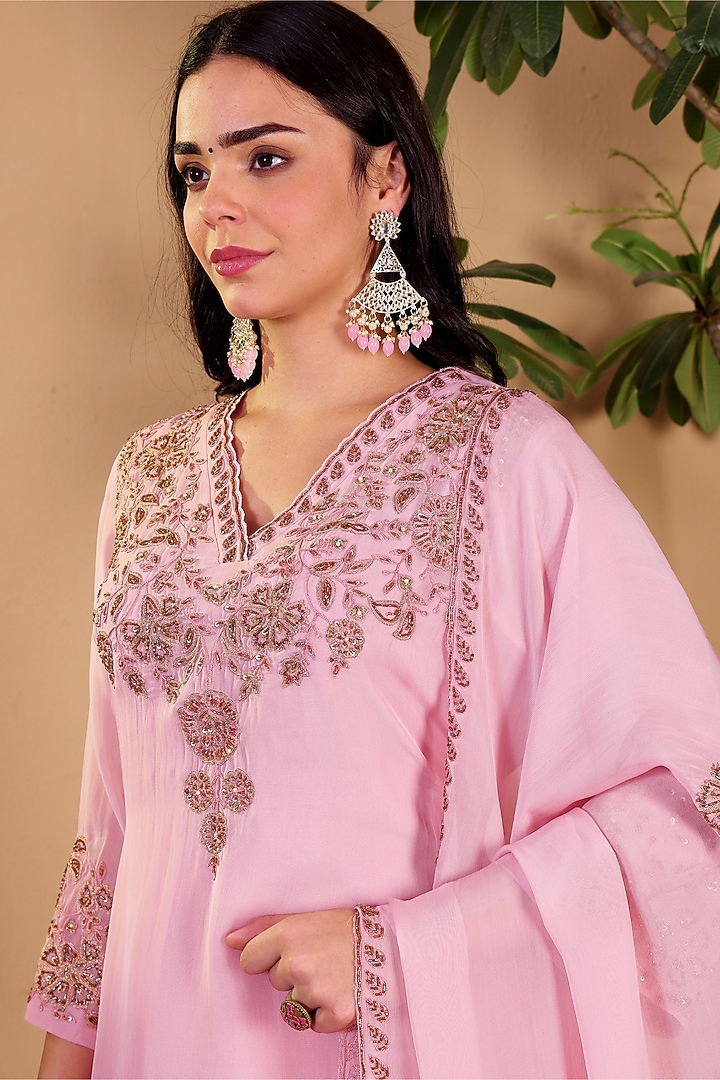 Pink Organza Hand Embroidered Kurta Set by Sonali Methi at Pernia's Pop Up Shop